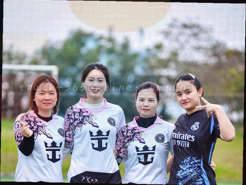手机日历中显示多场赛事的时间块与导出操作按钮